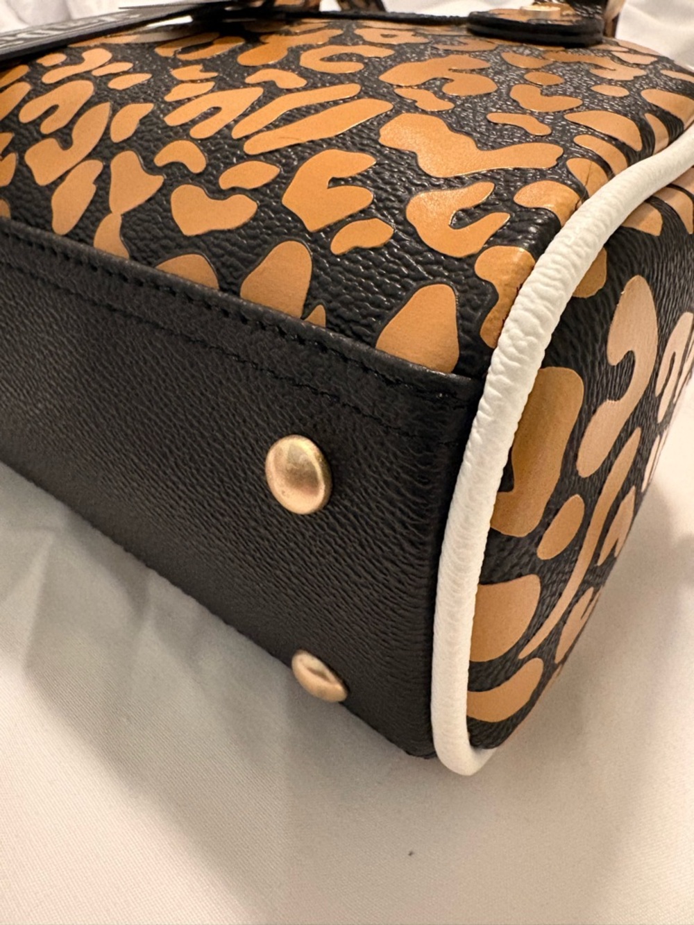 Von Dutch Cheetah Orange Bowling Bag Mini - Picture 3 of 8